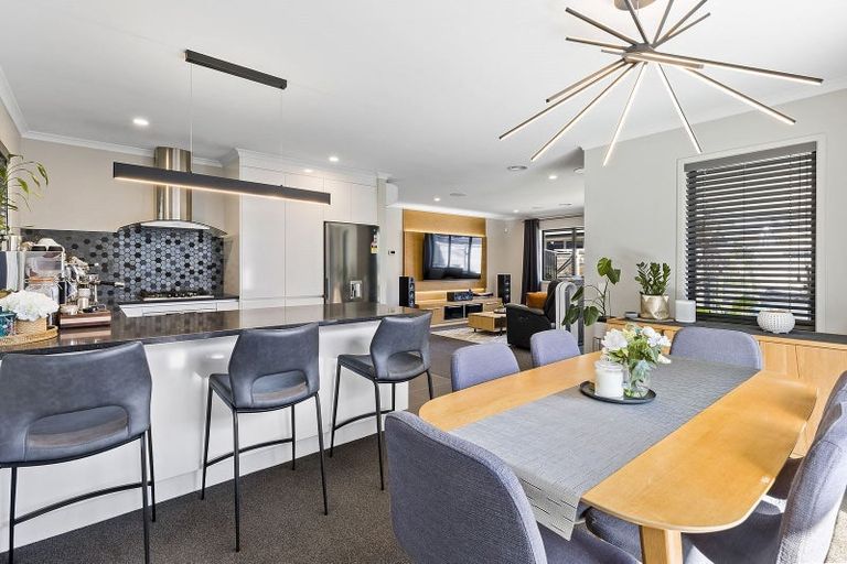 Photo of property in 14 Mooring Close, Whitby, Porirua, 5024