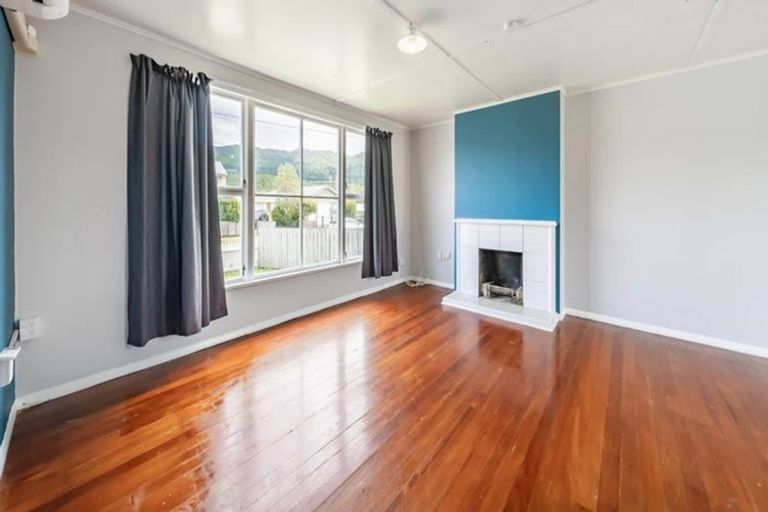 Photo of property in 40 Bell Street, Tawa, Wellington, 5028