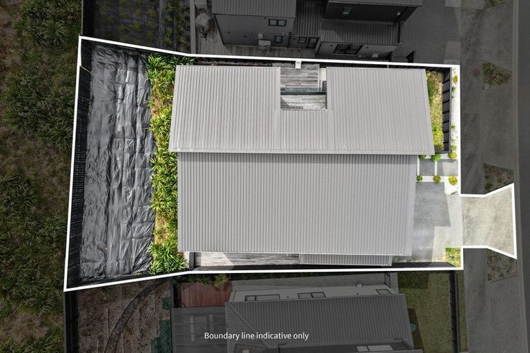 Photo of property in 8 Kumukumu Road, Long Bay, Auckland, 0630