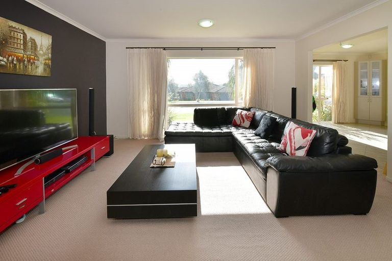 Photo of property in 1 Springtide Place, Red Beach, 0932