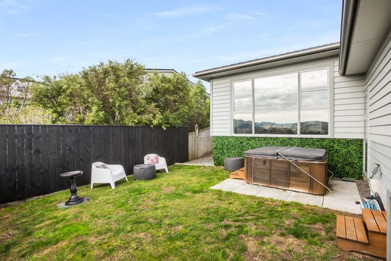 Photo of property in 10 Madeira Close, Whitby, Porirua, 5024