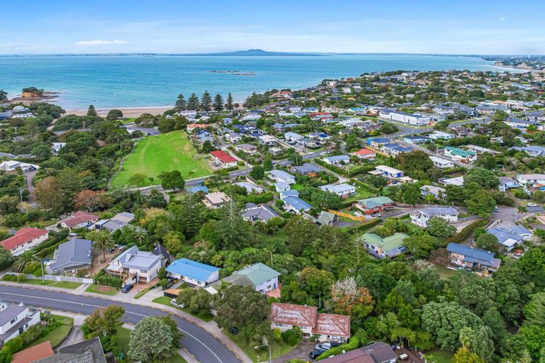 Photo of property in 2/18 Glamorgan Drive, Torbay, Auckland, 0630