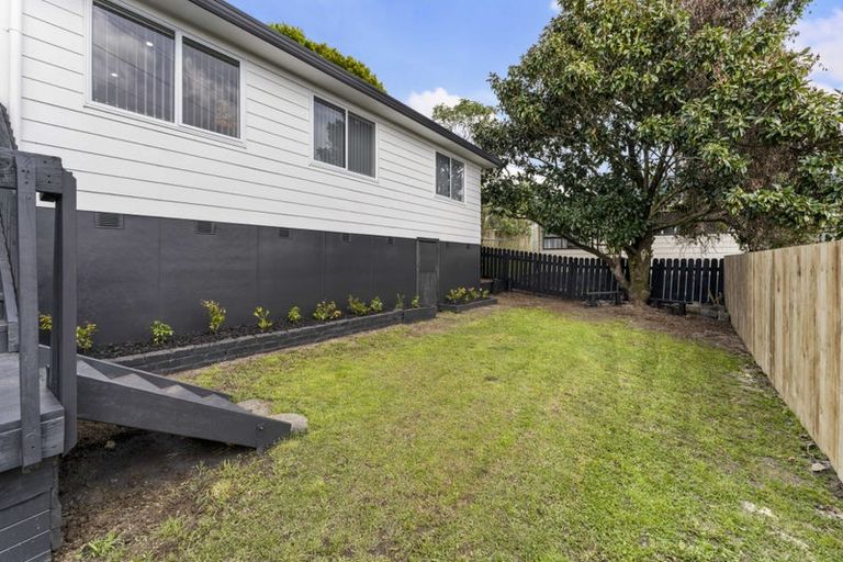 Photo of property in 8 Halloran Place, Massey, Auckland, 0614