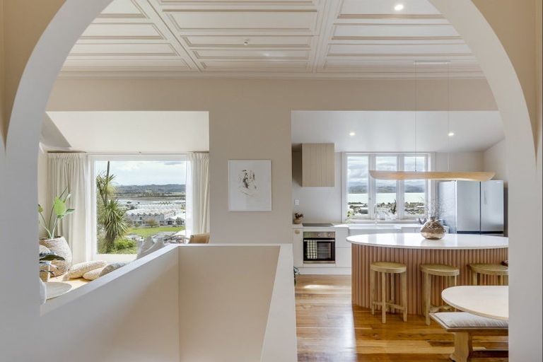 Photo of property in 5 Denholm Road, Hospital Hill, Napier, 4110