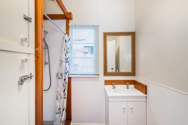 Photo of property in 169 Wellington Road, Paekakariki, 5034