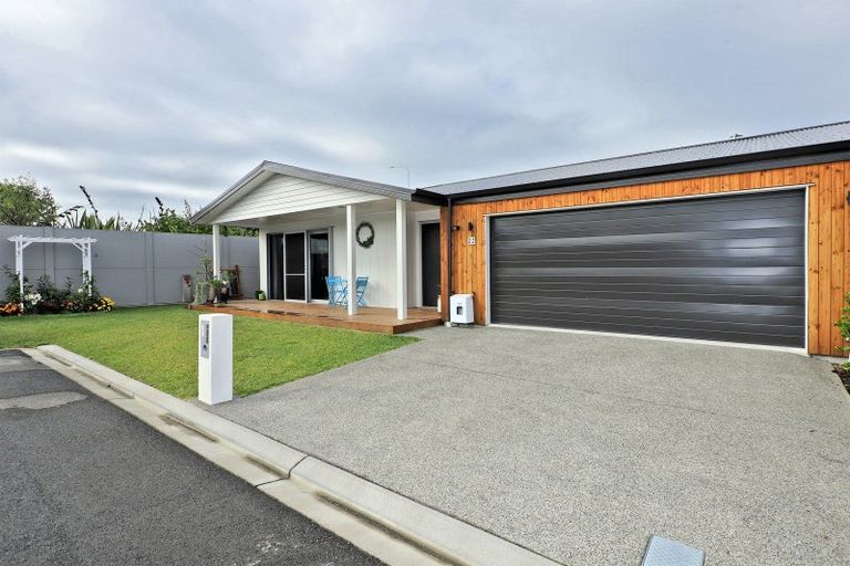 Photo of property in 22 Cassin Place, Taradale, 4112