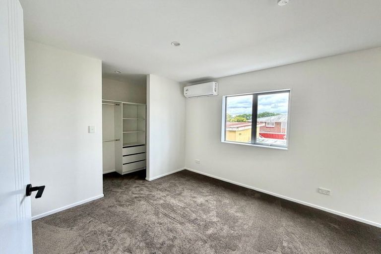 Photo of property in 17c Martin Place, Kelston, Auckland, 0602
