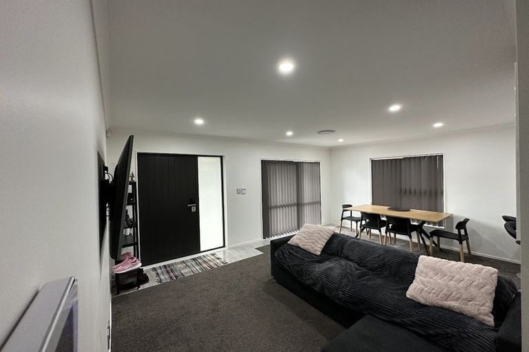 Photo of property in 5b Von Sturmer Street, Mangere East, Auckland, 2024