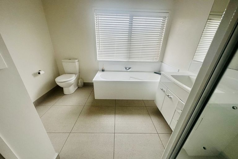 Photo of property in 18 Castellina Drive, Karaka, Papakura, 2113