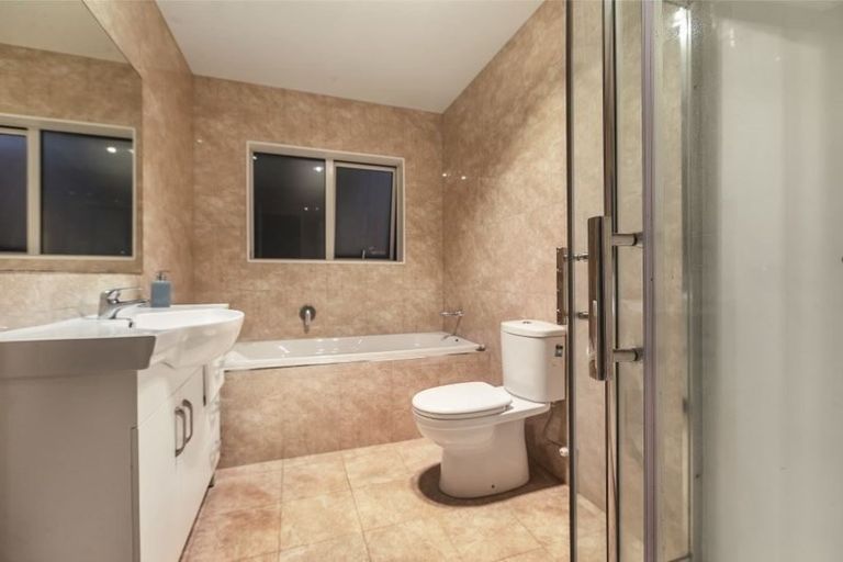 Photo of property in 8 Mcwhirters Farm Lane, Massey, Auckland, 0614