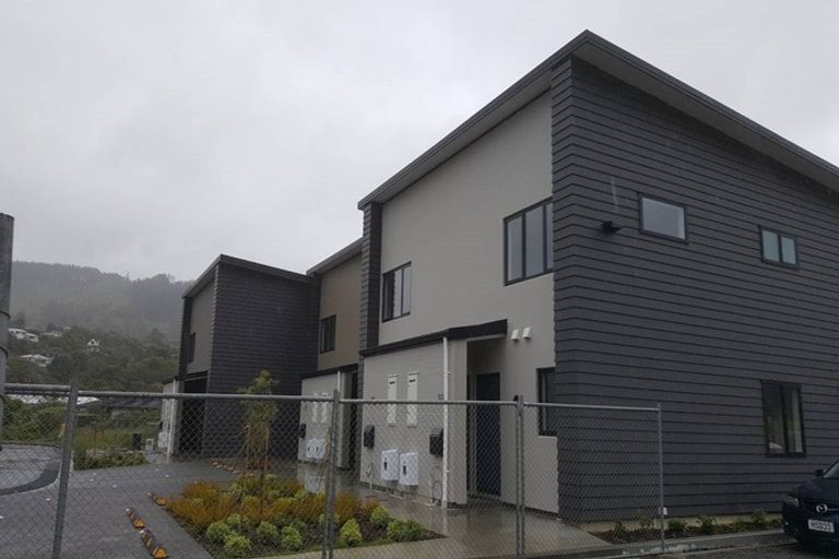 Photo of property in 16/9u Surrey Street, Tawa, Wellington, 5028