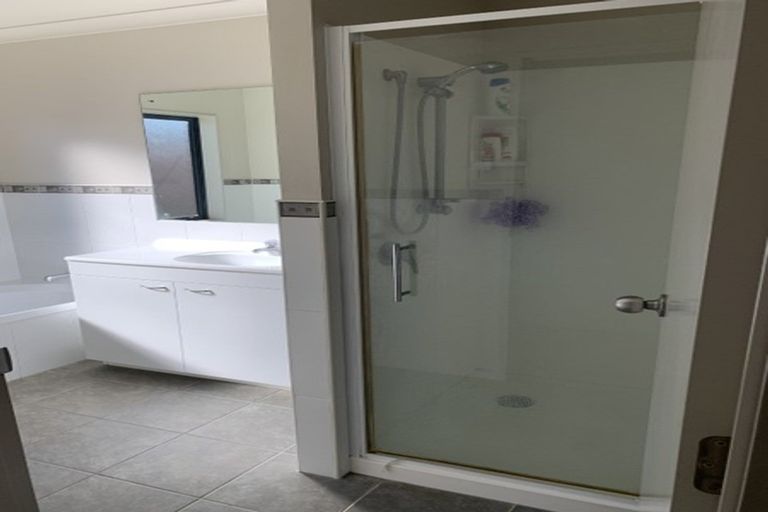 Photo of property in 42 Mandalay Place, Waiuku, 2123