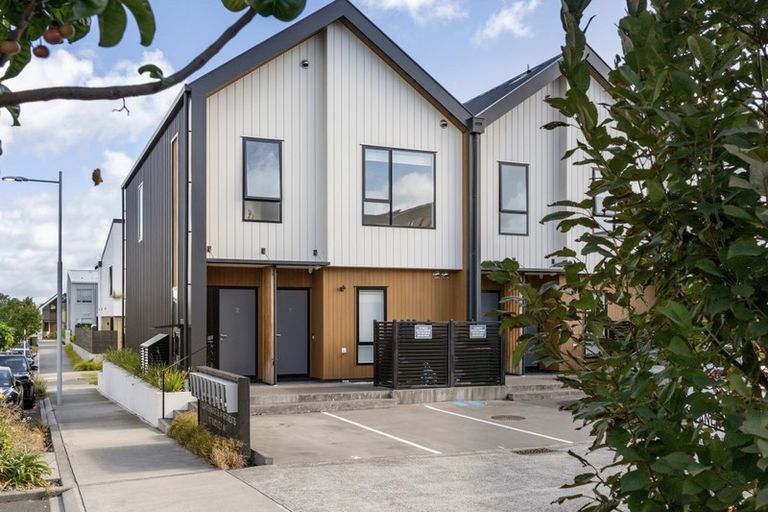 Photo of property in 2/117 Buckley Avenue, Hobsonville, Auckland, 0616