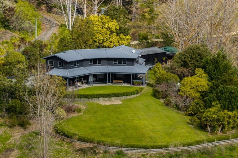 Photo of property in 35 Raratu Road, Kahuranaki, Havelock North, 4295