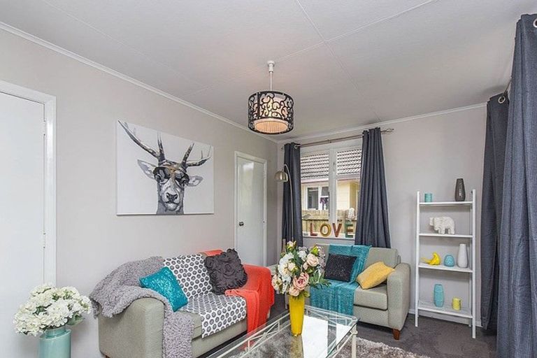 Photo of property in 14 Farmer Street, Mangere East, Auckland, 2024