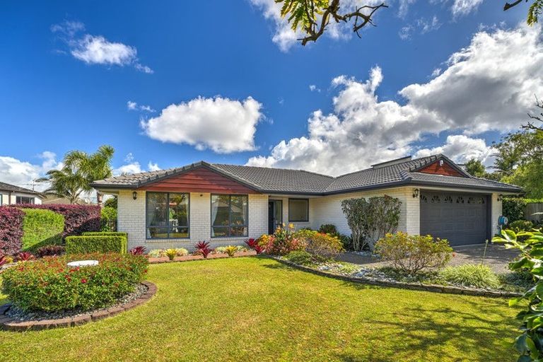 Photo of property in 4 Mahina Place, Te Atatu Peninsula, Auckland, 0610