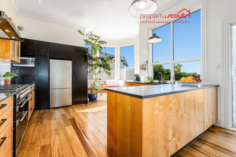 Photo of property in 105 Kelburn Parade, Kelburn, Wellington, 6012