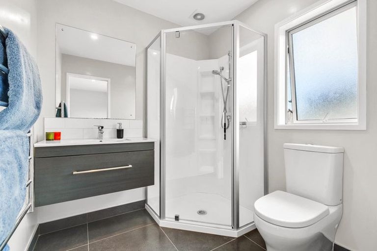 Photo of property in 5 Raymond Grace Avenue, Huapai, Kumeu, 0810