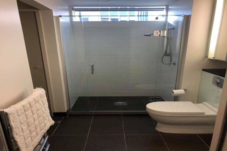 Photo of property in Summit Apartments, 4/184 Molesworth Street, Thorndon, Wellington, 6011