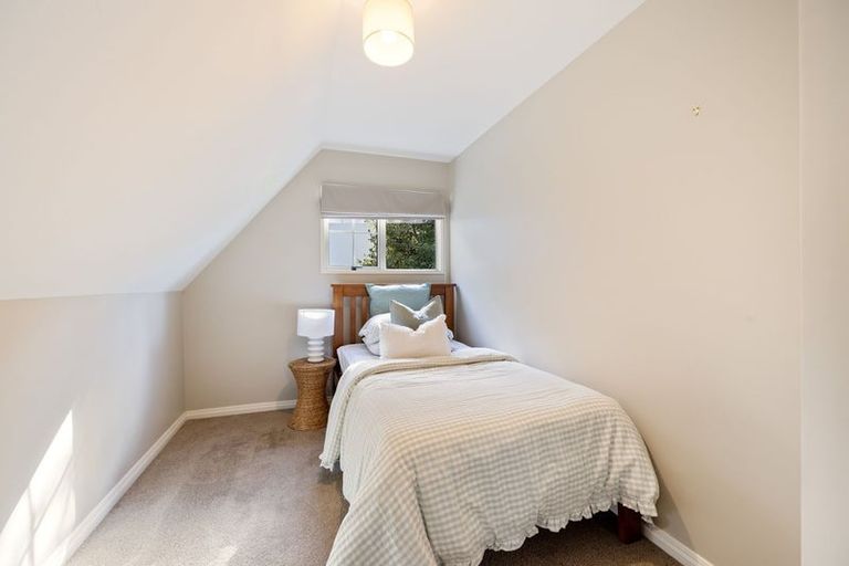 Photo of property in 70 Landsdowne Terrace, Cashmere, Christchurch, 8022