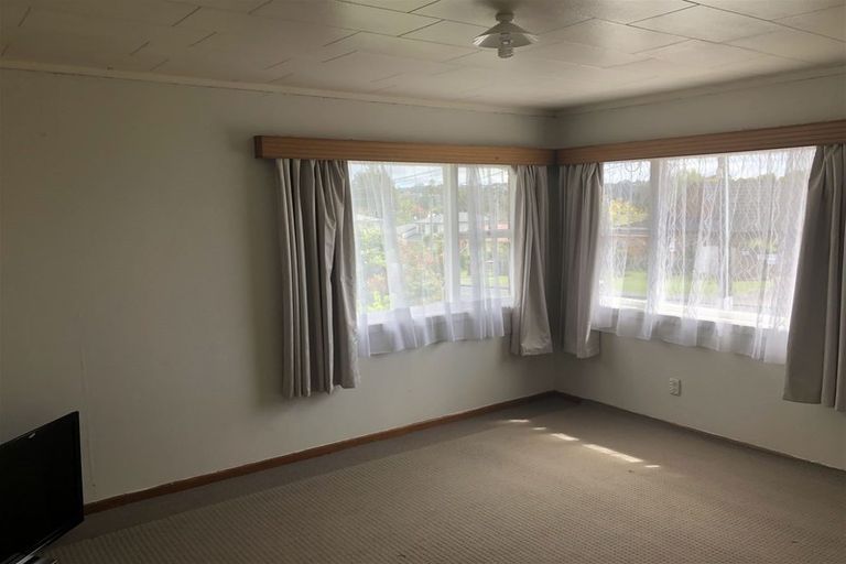 Photo of property in 75 Larnoch Road, Henderson, Auckland, 0610