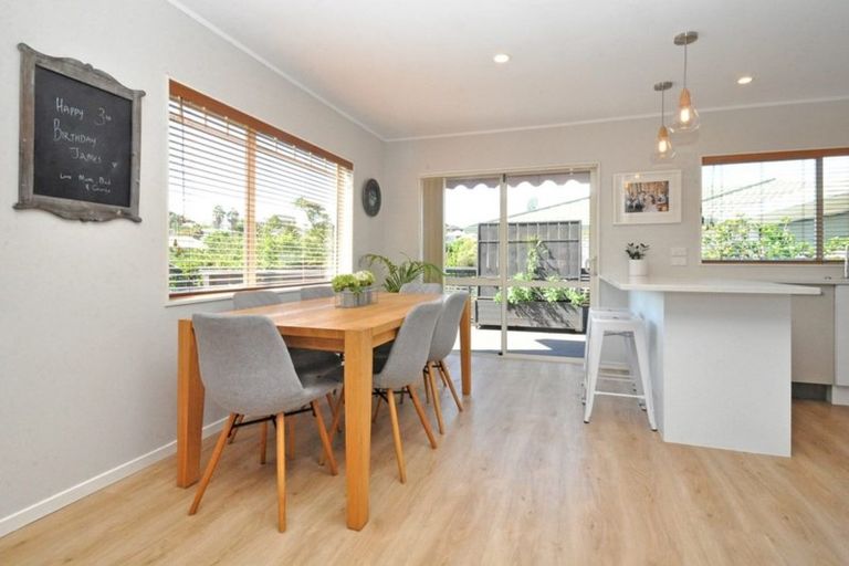 Photo of property in 22a Greta Place, Stanmore Bay, Whangaparaoa, 0932