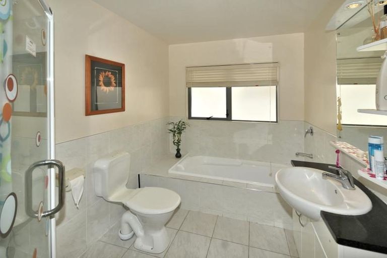 Photo of property in 17e Balmain Road, Birkenhead, Auckland, 0626