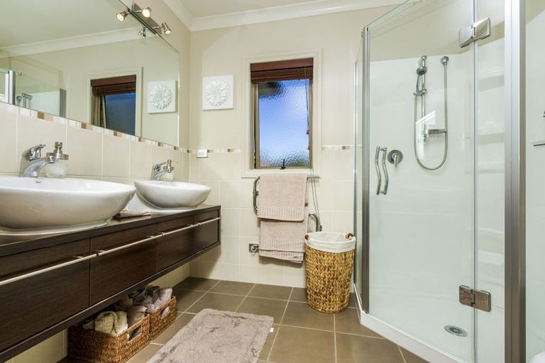 Photo of property in 58 English Oak Drive, Schnapper Rock, Auckland, 0632