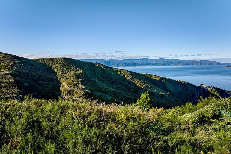 Photo of property in 33 Grumman Lane, Newlands, Wellington, 6037