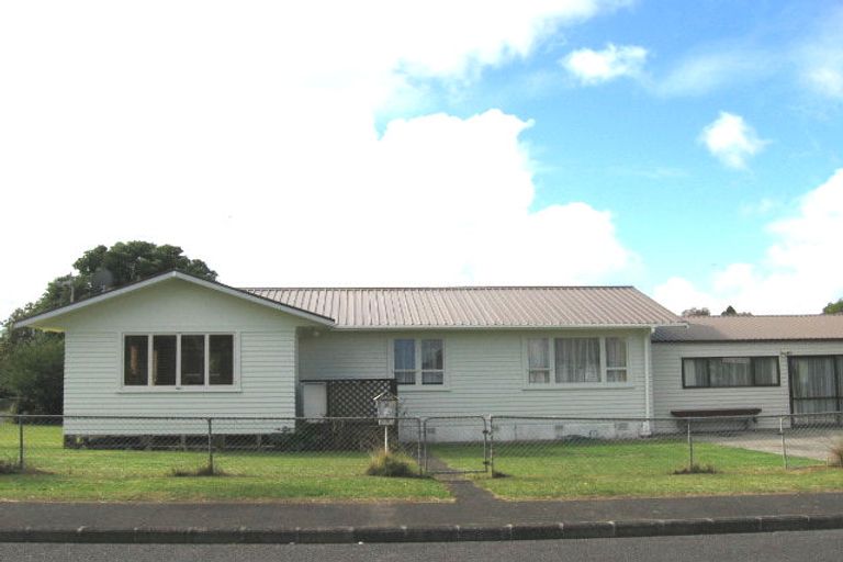 Photo of property in 7 Montmere Avenue, Te Atatu Peninsula, Auckland, 0610