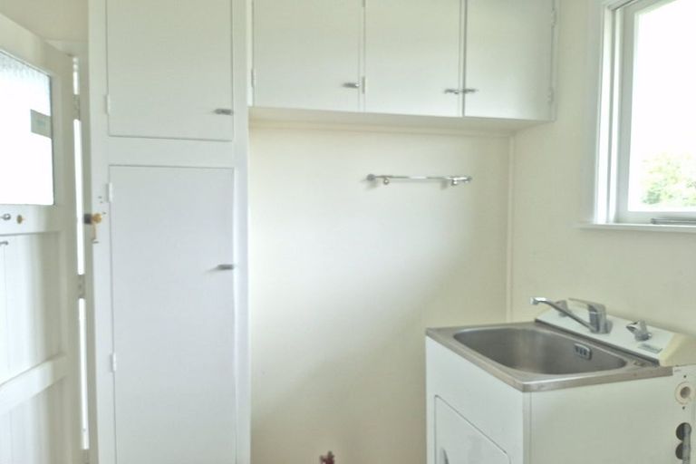 Photo of property in 40 Forest Hill Road, Henderson, Auckland, 0612