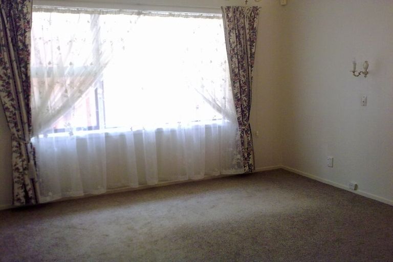 Photo of property in 3 Tanera Crescent, Brooklyn, Wellington, 6021