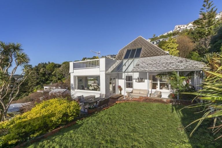 Photo of property in 8 Beere Haven Steps, Seatoun, Wellington, 6022