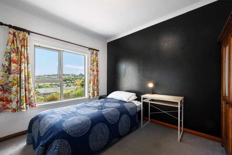 Photo of property in 70 Glanmire Road, Newlands, Wellington, 6037