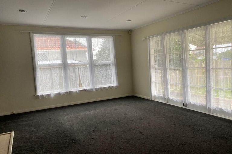 Photo of property in 70 Cambridge Terrace, Papatoetoe, Auckland, 2025