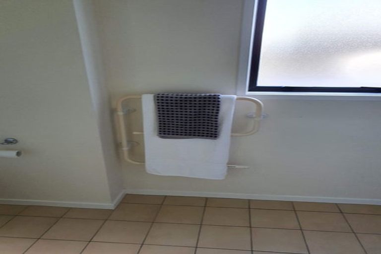 Photo of property in Harbour View Terraces, 9/170 Mokoia Road, Chatswood, Auckland, 0626