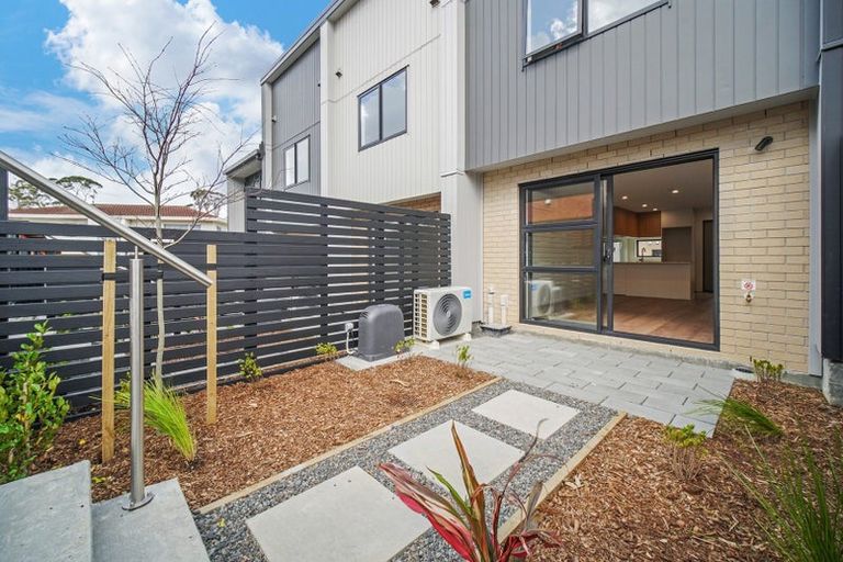 Photo of property in 18 Hoopers Road, Glen Eden, Auckland, 0602