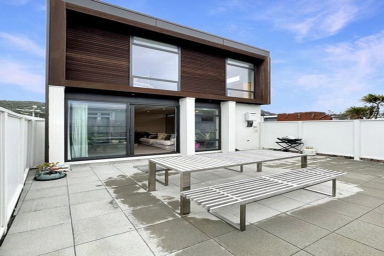 Photo of property in 149u5 Onepu Road, Lyall Bay, Wellington, 6022