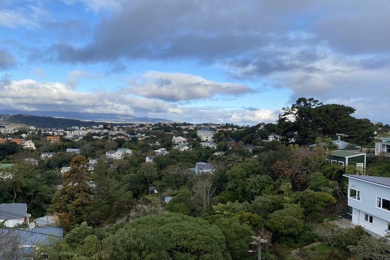 Photo of property in 2 Garden Road, Northland, Wellington, 6012