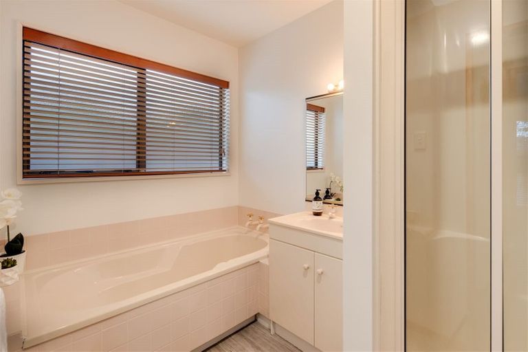 Photo of property in 6 Westgrove Avenue, Avonhead, Christchurch, 8042