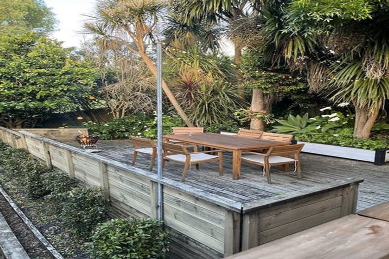 Photo of property in 23 Imperial Place, Henderson, Auckland, 0612