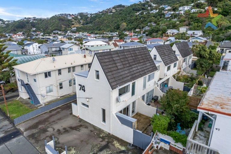 Photo of property in 74f4 Freyberg Street, Lyall Bay, Wellington, 6022