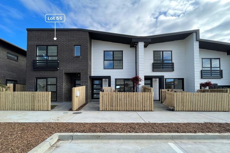 Photo of property in 70 Rauemi Way, Te Atatu South, Auckland, 0610