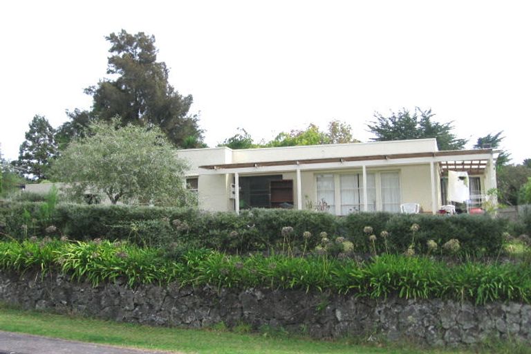 Photo of property in 33 Derwent Crescent, Titirangi, Auckland, 0604