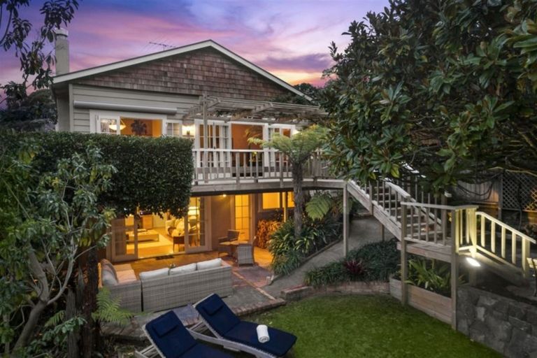 Photo of property in 42 Maritime Terrace, Birkenhead, Auckland, 0626