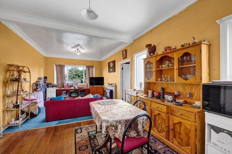 Photo of property in 5 Turuturu Road, Hawera, 4610