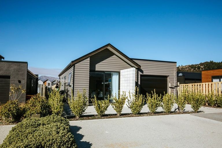 Photo of property in 4 Matakanui Lane, Wanaka, 9305