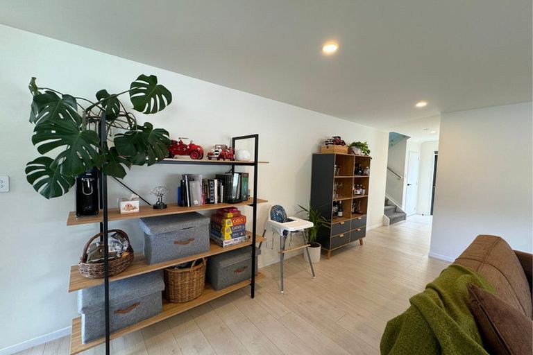 Photo of property in 10 Mahinga Place, Massey, Auckland, 0614