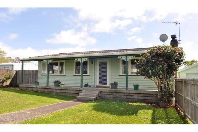 Photo of property in 16 Lancaster Road, Beach Haven, Auckland, 0626