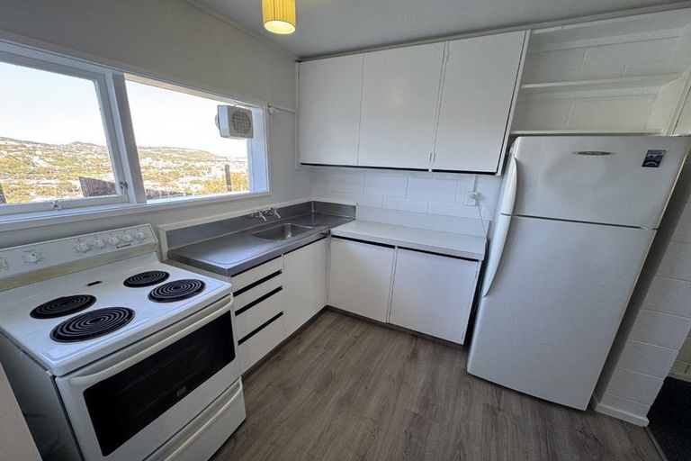 Photo of property in 14a Waiwera Crescent, Maupuia, Wellington, 6022